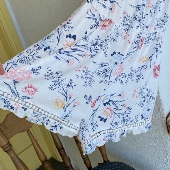 KENDALL & KYLIE WHITE FLORAL ROMPER LACE ACCENTS Size S GUC - Picture 4 of 12